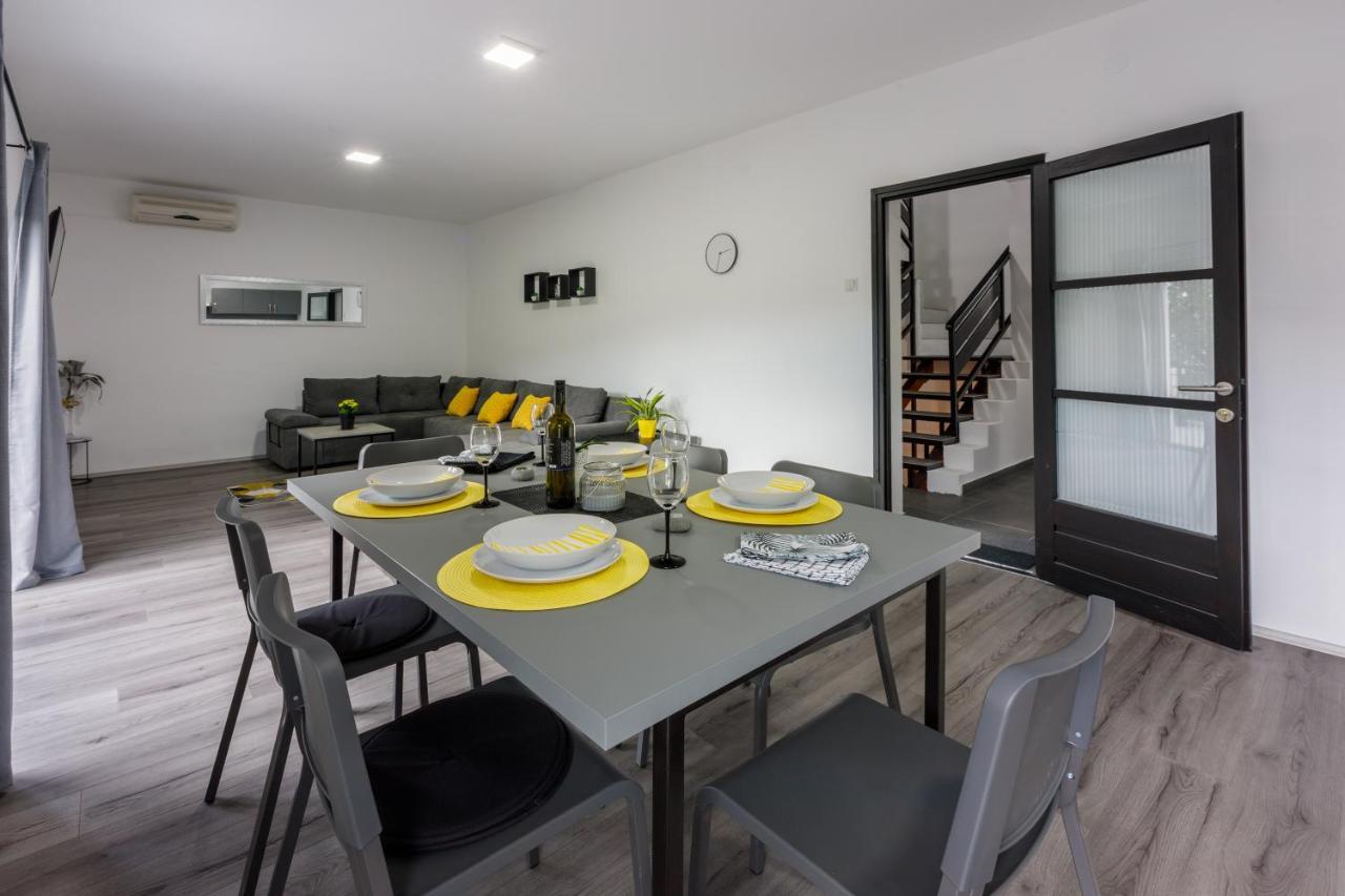 Holiday House Dino Брибир Екстериор снимка